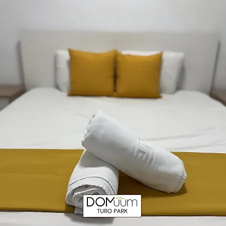 Domuum Holidays - Turo Park Apartment *